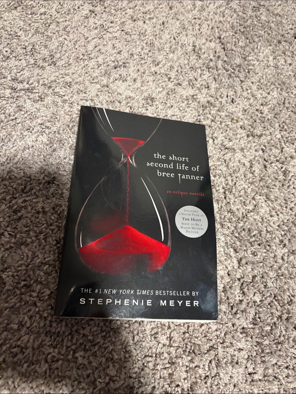 The Short Second Life of Bree Tanner by Stephenie Meyer - Black & Red Paperback